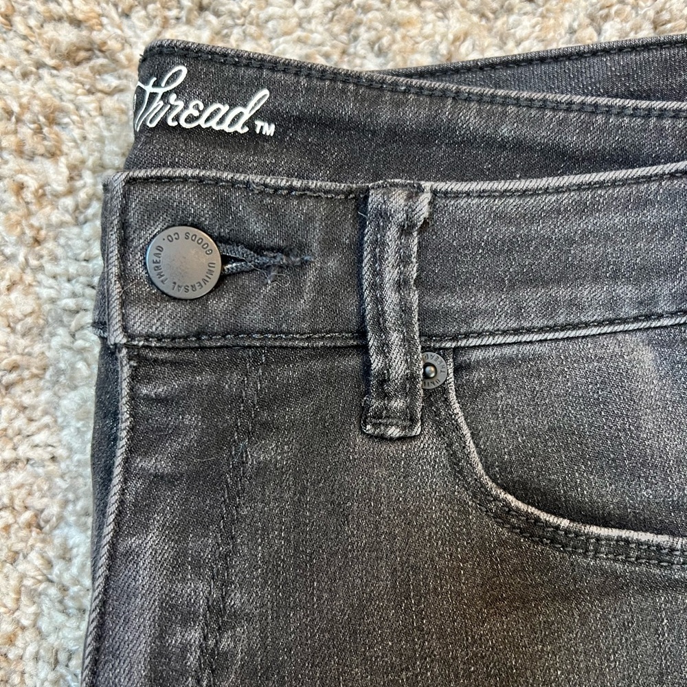 Universal Thread Mid Rise Black Skinny Jeans 🖤 - Picture 4 of 7